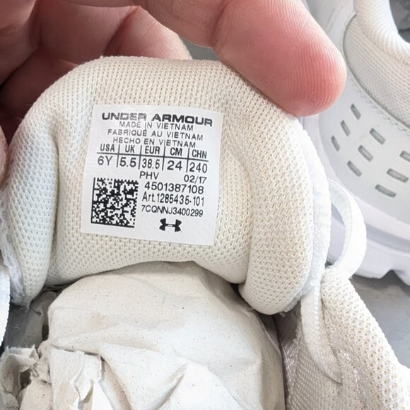 Under Armour Micro G Rave Sneaker Size 6 Youth - Picture 9 of 10